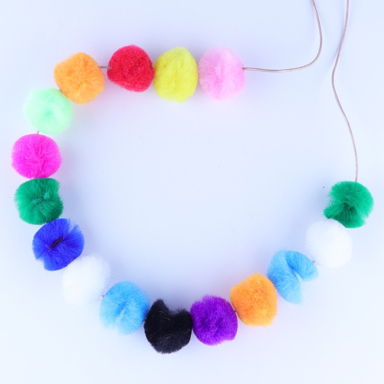 20mm アソート20個入 化繊製 ポンポン ボンボン 穴有り / ぼんぼん