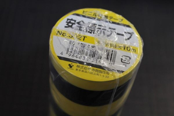 寺岡製作所 302T 安全標示 トラテープ 45mmX10m巻 4巻入 | 工業用