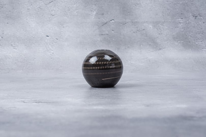 KOISHIWARA HOMES 鶴見窯 花器（ブラック）【S】