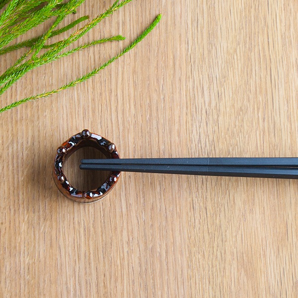 小石原焼 圭秀窯 王冠箸置き(飴釉)