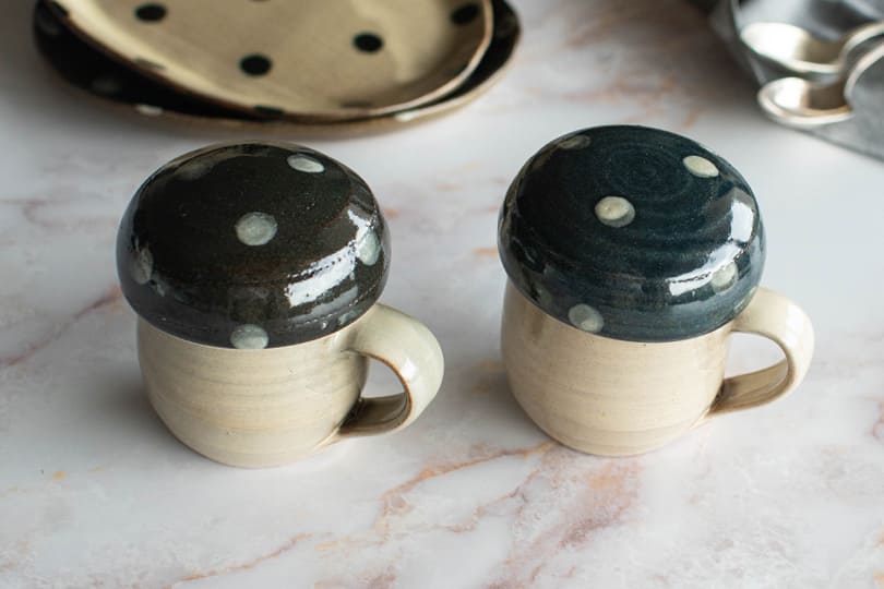 小石原焼 ヤママル窯 きのこカップ 小(濃青茶・白ドット)