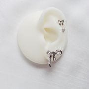 アシメメタルリボンピアス【ニッケルフリー】|ピアス