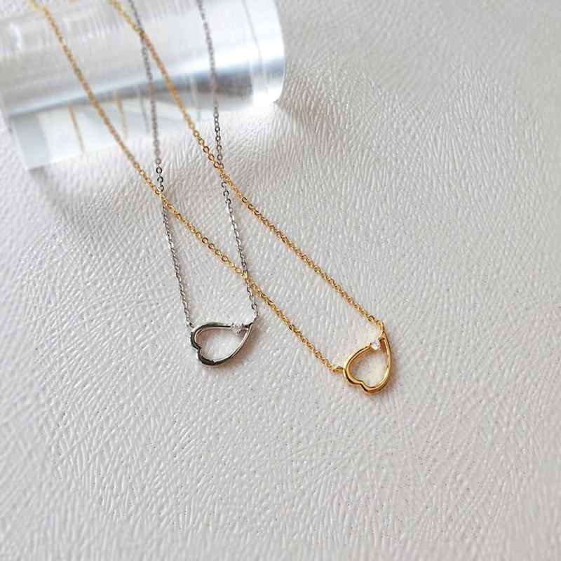 ホロウハートグロウネックレス