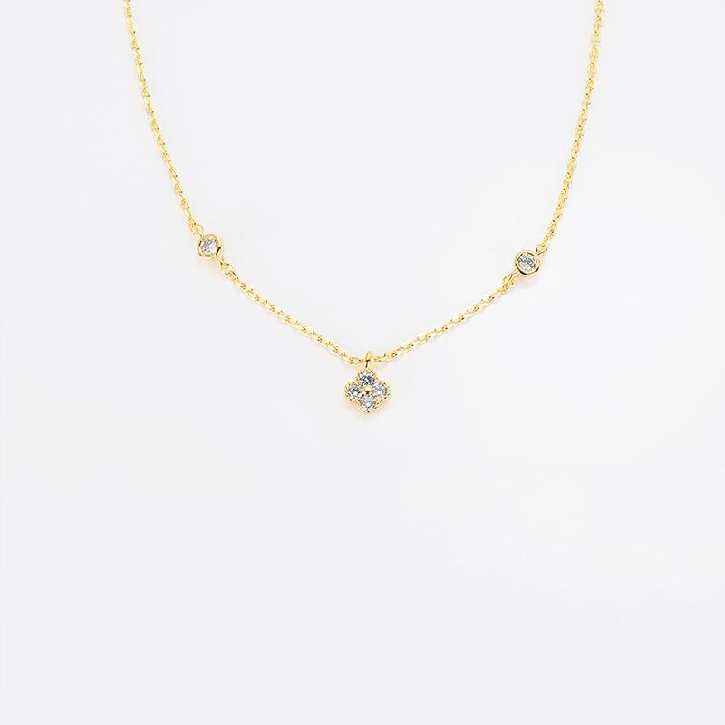 エクラフルールネックレス