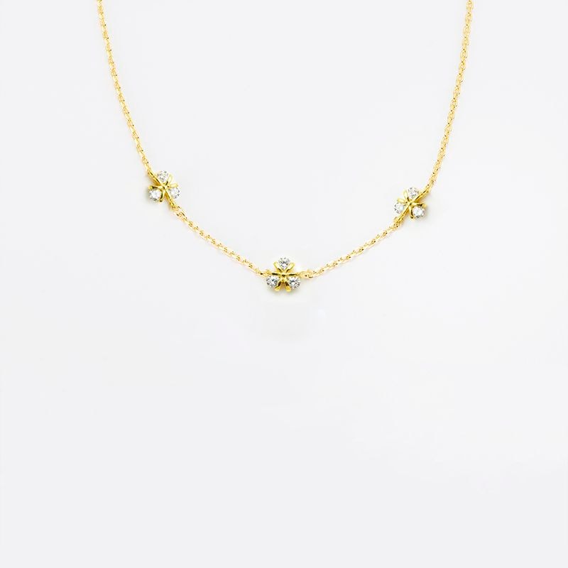 クリスタルクローバーネックレス