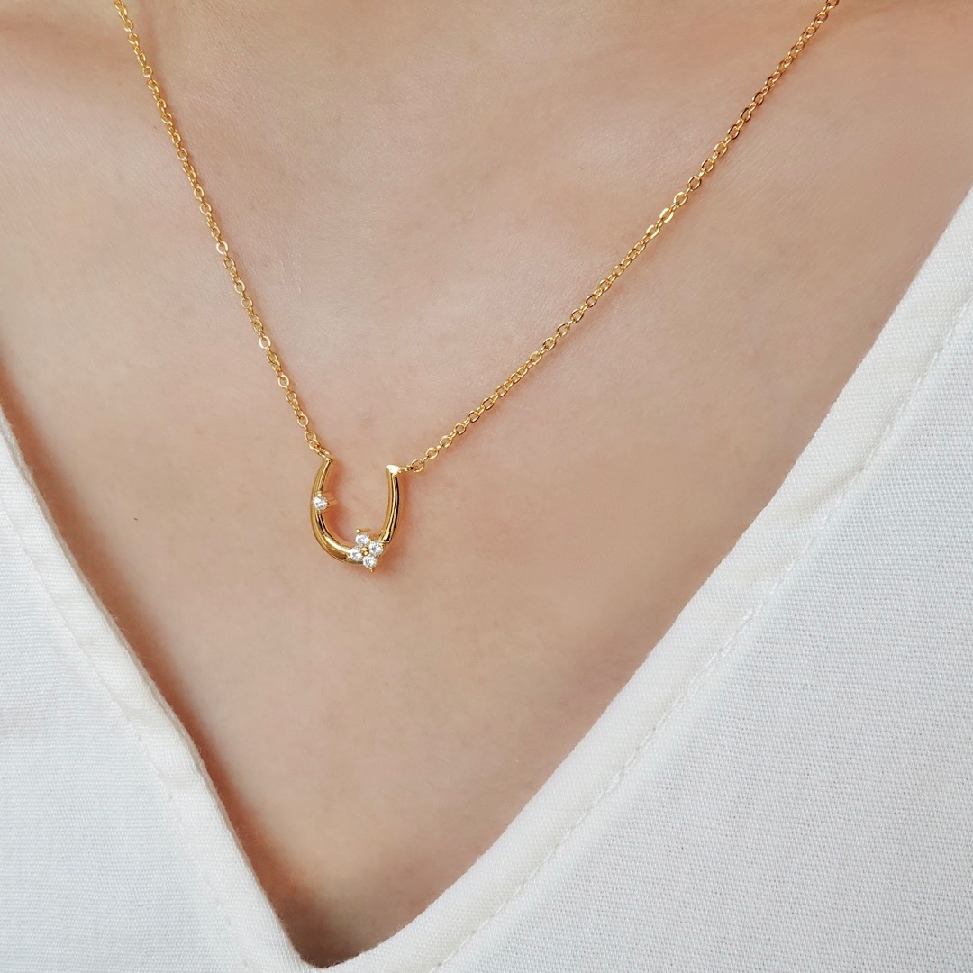 サイドフラワーホースシューネックレス【ニッケルフリー