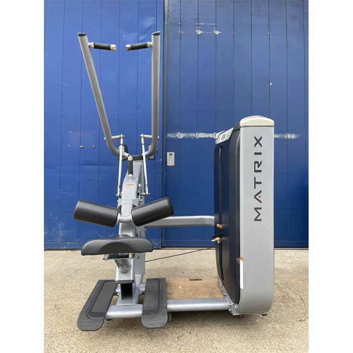 ラットプルマシン コンパクト【引取限定】 ラットプルダウンマシン - AXIOM - Life Fitness
