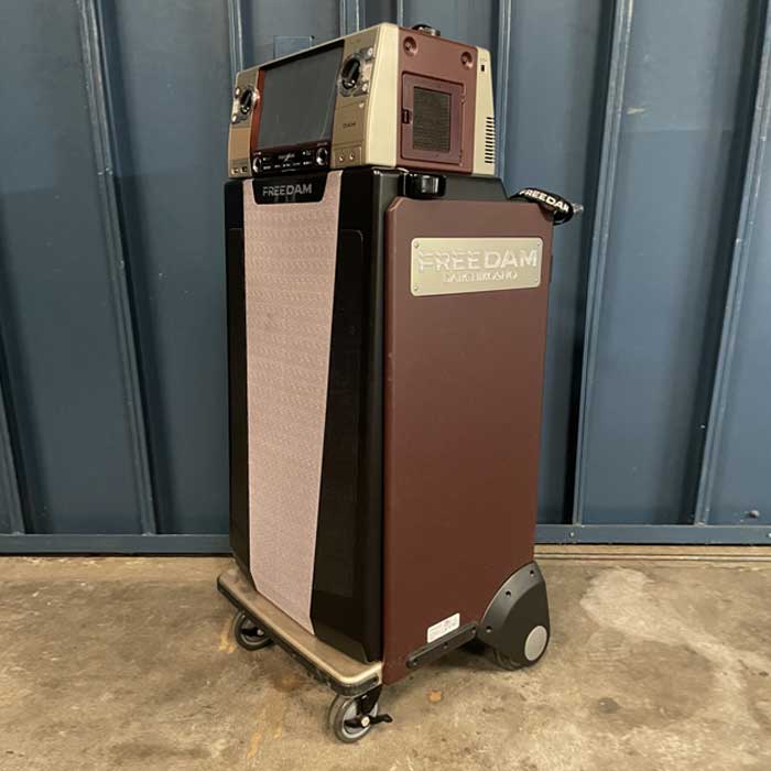 【中古】カラオケ 第一興商 FREEDAM DAM-F650(本体)/DSR-F65(専用スピーカー内蔵ラック)  【動産王】名古屋☆送料無料
