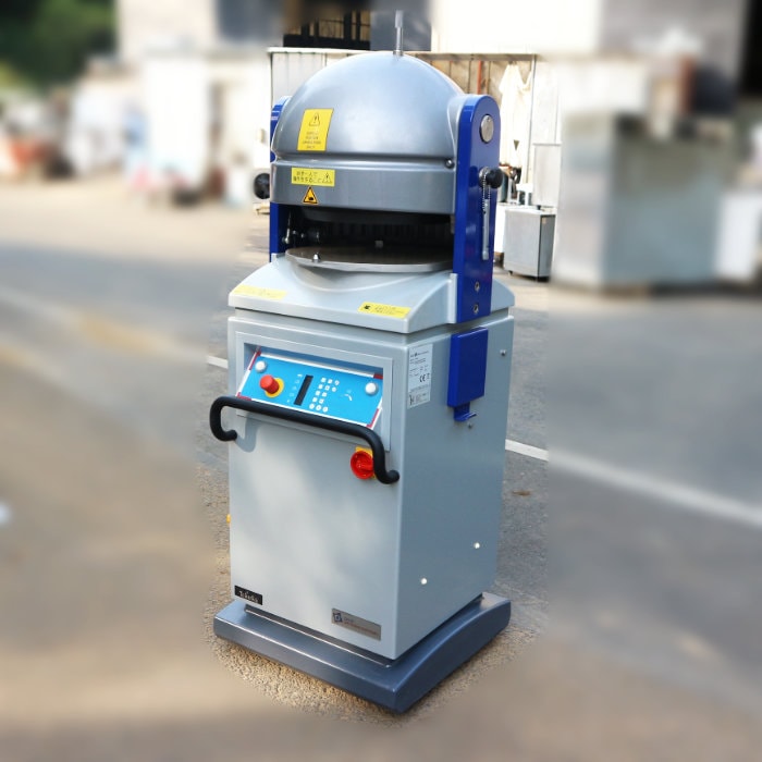 【中古】 全自動分割丸目機 2020年製 戸倉商事 DR3A-00-00トクラ ベーカリー機械 【動産王】千葉☆送料無料