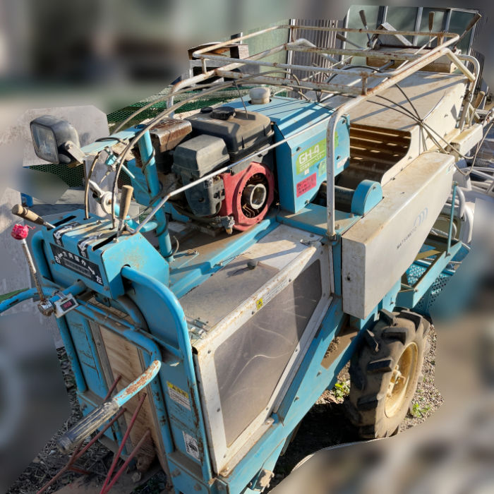 ミツワ 自走式 枝豆 収穫機 GH-4。
6馬力 ハーベスター ハーベスタ 収穫 引き抜き もぎとり えだまめ エダマメ 豆莢 中古 倉庫保管 中古】 えだまめハーベスター ミツワ GH-4 2016年頃 枝豆 【動産王