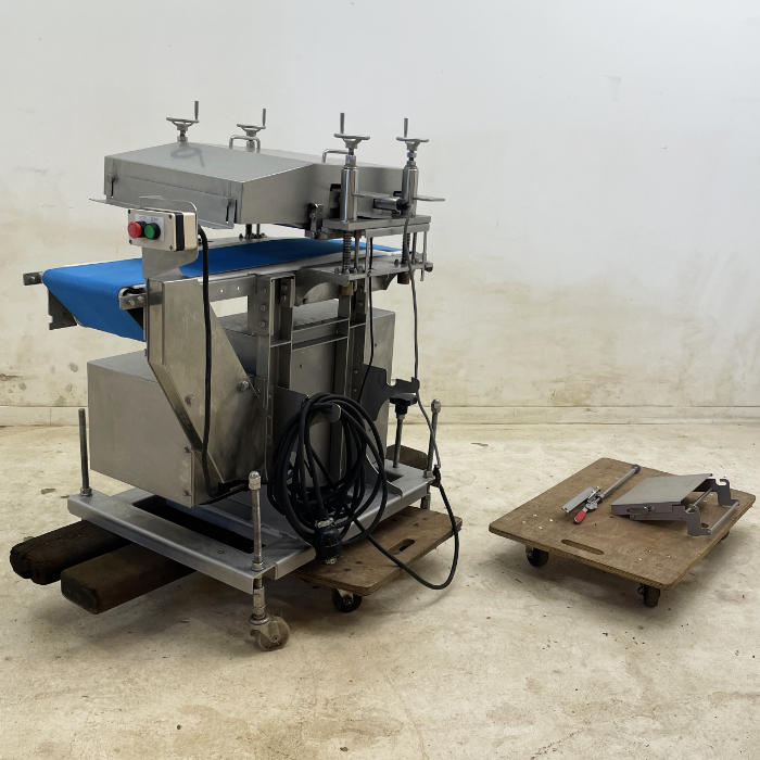 【中古】 コンベアプレス機 CP-220 アサヒ産業 2014年 プレス機 【動産王】千葉☆送料無料