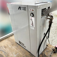 中古｜アネスト岩田 給油式パッケージコンプレッサー CLP22EF-14D 2022年 50Hz 3馬力 ドライヤ内蔵 タンク付 ｜動産王｜千葉｜送料無料の商品ページへリンク