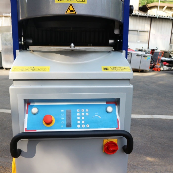 【中古】 全自動分割丸目機 2020年製 戸倉商事 DR3A-00-00トクラ ベーカリー機械 【動産王】千葉☆送料無料