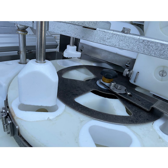 【中古】おむすび成形機Ⅲ GOS-2400 不二精機 動画あり おにぎりマシン 三角成形 包装機 食品機械【動産王】大阪☆送料無料