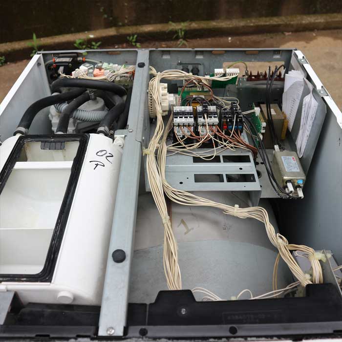 【中古】コイン式自動洗濯機 W100MP エレクトロラックス 50Hz 東日本専用 11.1kg 業務用 【動産王】千葉☆送料無料