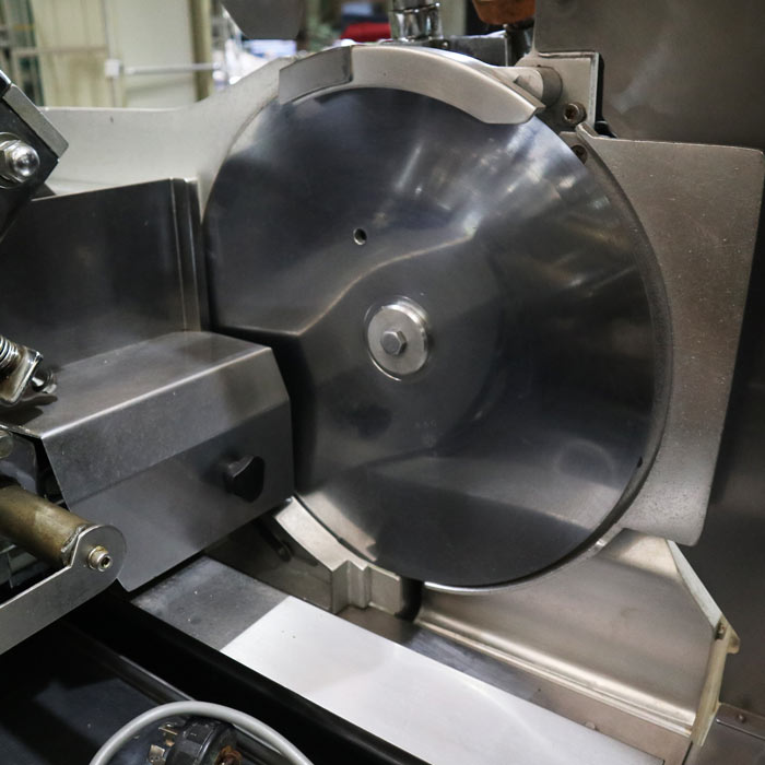 中古】 ミートスライサー NBC-330A なんつね 【動産王】千葉☆送料無料