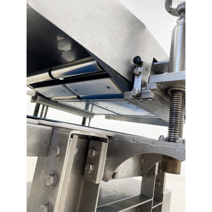 【中古】 コンベアプレス機 CP-220 アサヒ産業 2014年 プレス機 【動産王】千葉☆送料無料