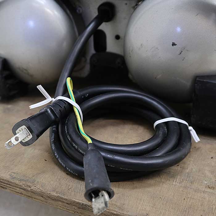 【中古】エアコンプレッサ AC221N マキタ makita 50Hz 東日本専用 【動産王】千葉★引取限定