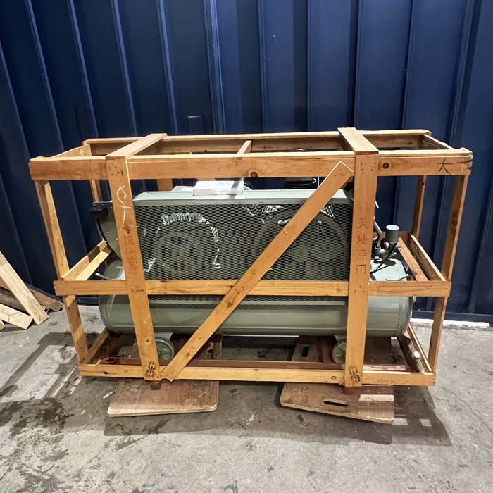 中古|空冷式コンプレッサー オイルフリーベビコン 5.50P-9.5GP6 60Hz 日立 2018年 未使用品 |動産王|愛知|送料無料