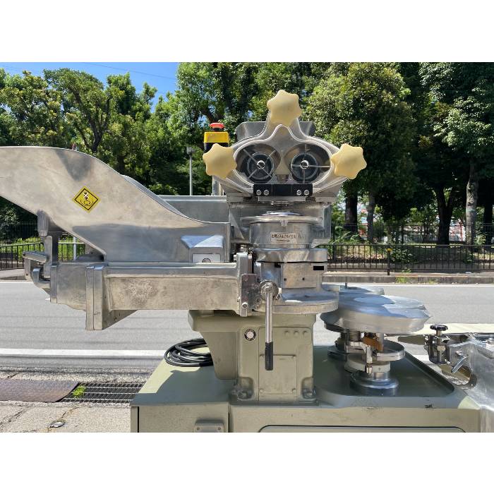 【中古】万能自動包あん機 レオン自動機 AN209 2004年 包餡機 RHEON【動産王】大阪☆送料無料