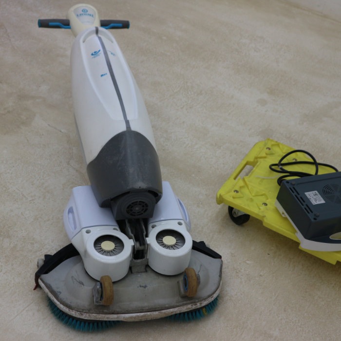 【中古】床洗浄機 自動床面洗浄機 くうかん i-mop XL バッテリー・チャージャー【動産王】千葉☆送料無用