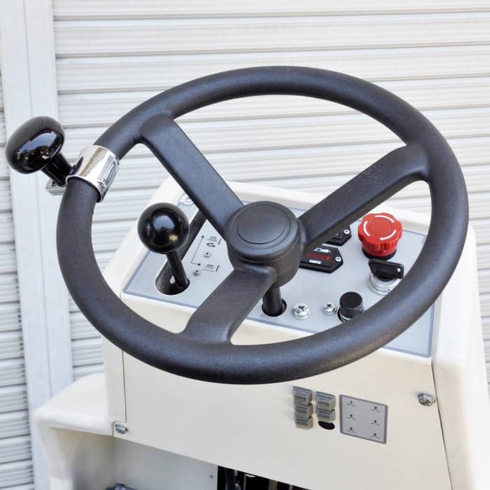 中古|バッテリー式乗車型フロアスイーパー 6100-U02140 テナント 2015年 業務用 |動産王|大阪|引取|送料別