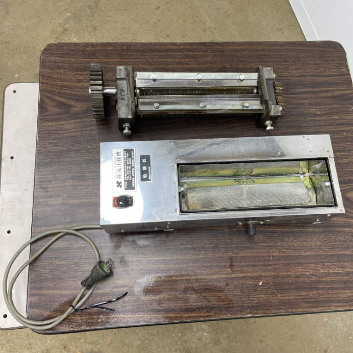 製麺機 ギア駆動式 鋳物製麺機1型　 蕎麦・うどん 楽天市場】全自動製麺機3型 圧麺器 単相100V/200V/三相200V 800W