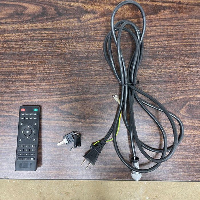 中古|デジタルサイネージ 2020年頃 電子看板 約幅730 奥行360 高さ1750 看板 |動産王|千葉|送料無料