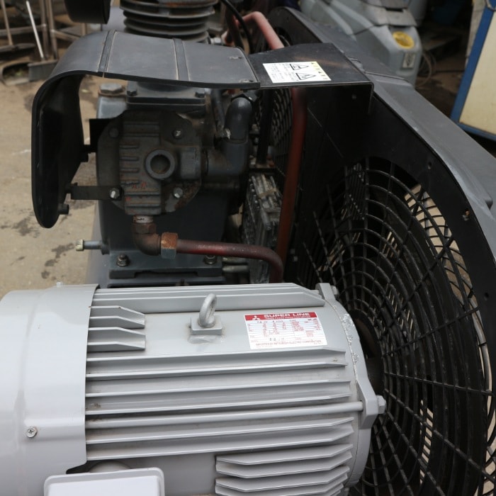 【中古】コンプレッサーTLP75E-10 アネスト岩田 給油式 10馬力【動産王】千葉☆送料無料