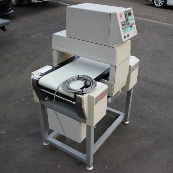 ニッカ電測 コンベヤ式 金属検出機 DenoA MLK-300B-CS 中古品 中古】 金属検出機 DenoA(検出機：P-800 検出部：B-300) ニッカ電測