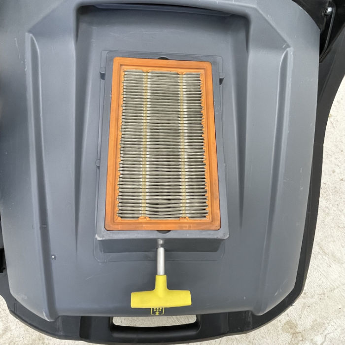 【中古】 スイーパー KM 70/30 C KARCHER 2017年 床清掃機 業務用 【動産王】千葉☆送料無料