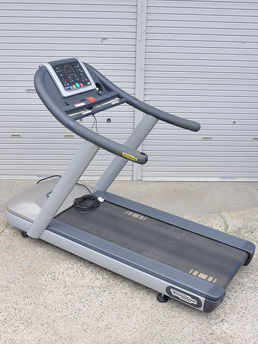 トレーニングマシーン　★中古品★ 中古】 テクノジム JOG NOW 700 ランニングマシン フィットネス ジム