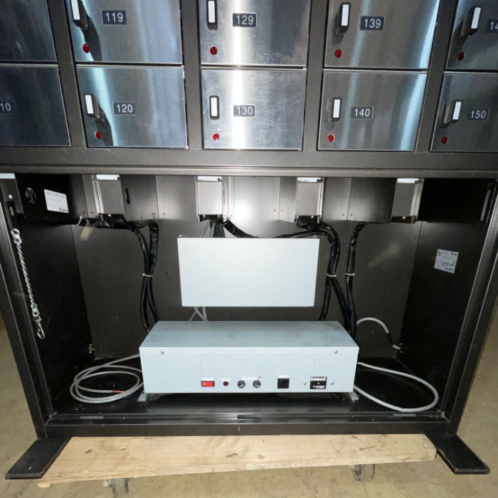 中古｜貴重品保管ボックス 46扉 FB-46BM-T アルファロッカーシステム 2010年 指静脈認証 貴重品ロッカー 業務用 タッチパネル｜動産王｜千葉｜送料無料