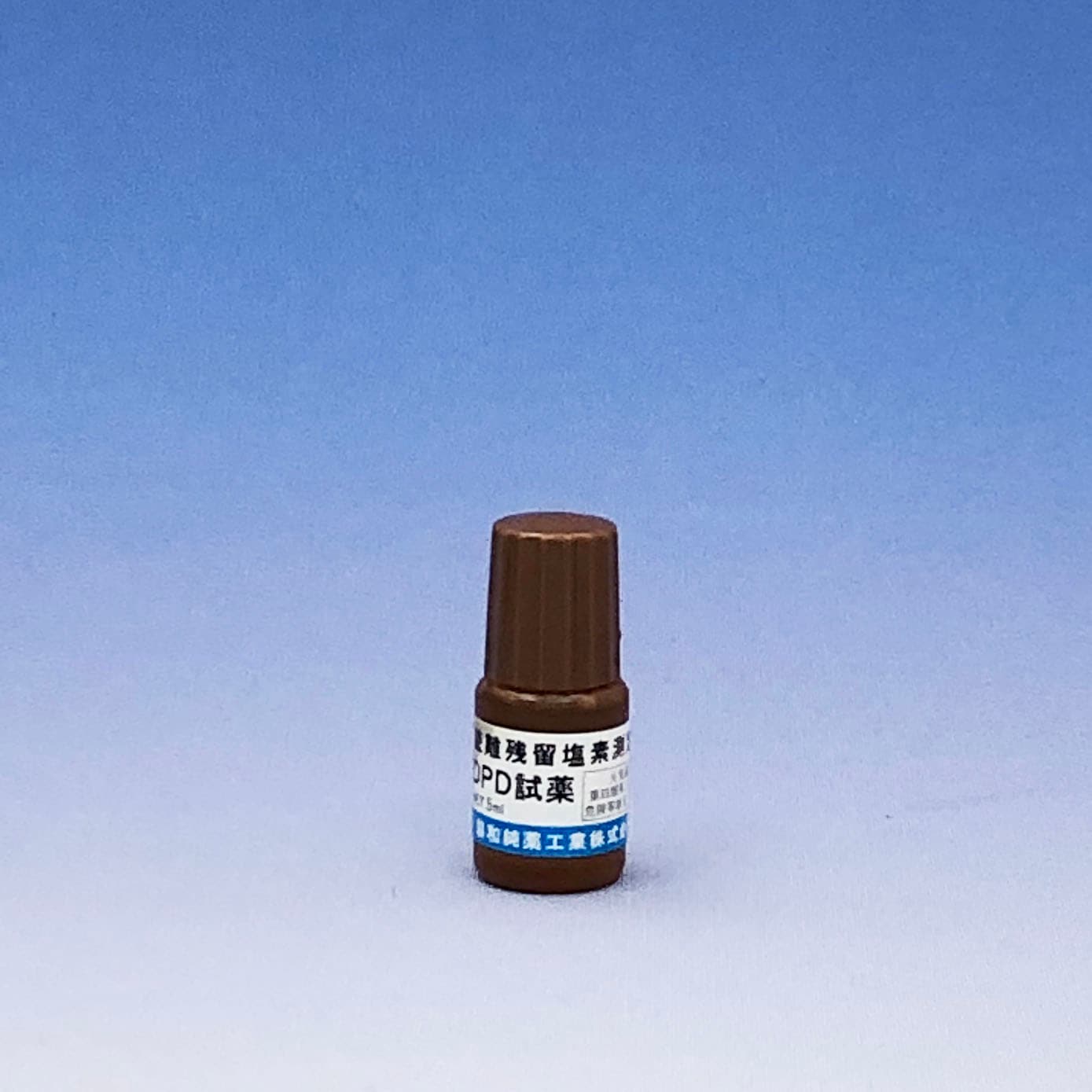 内容量：５ml<Br>
点眼ビン