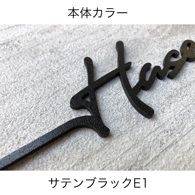 ひなゆー。様＊黒ベース・白文字＋クロスウェーブラインのアクリル表札＊ＵＶ印刷 ひなゆー。様＊黒ベース・白文字＋クロスウェーブラインの