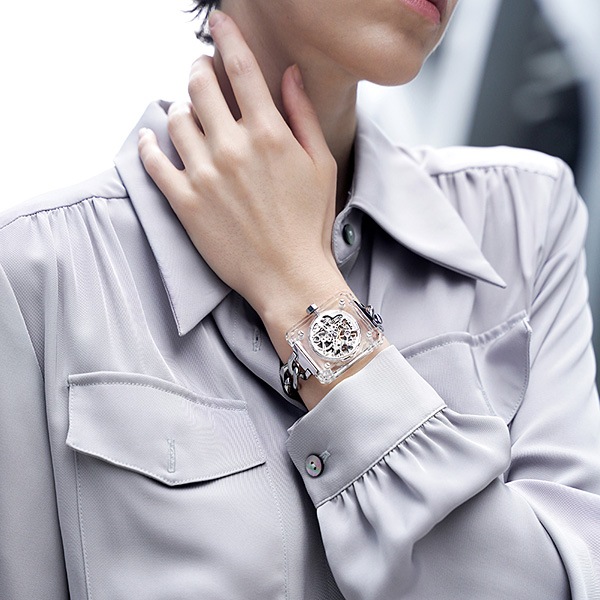 Series R Crystal LoveR032-CS01-W5WH