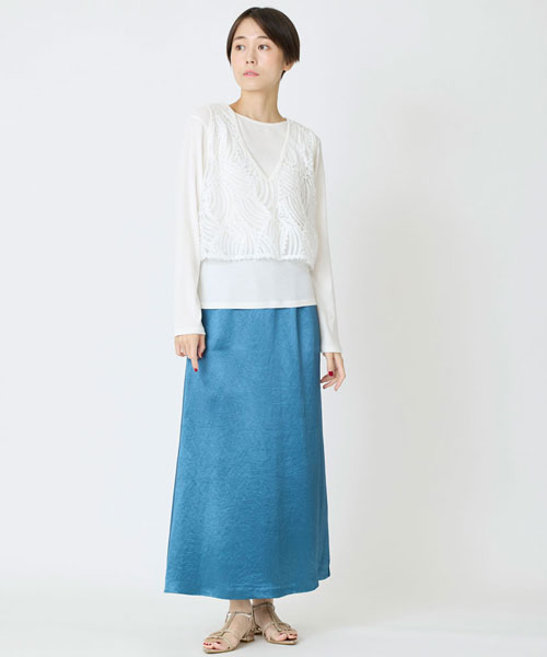 テープレース×ニットベスト