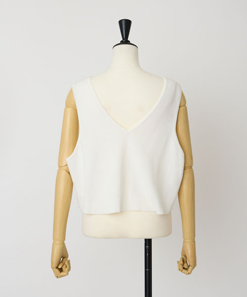 テープレース×ニットベスト