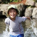 ストレッチ＆通気性＆水はけがすごい！　水陸両用ストレッチTシャツ　子供用　オレンジ／グレー