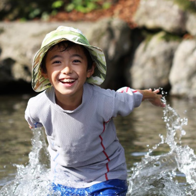 ストレッチ＆通気性＆水はけがすごい！　水陸両用ストレッチTシャツ　子供用　オレンジ／グレー