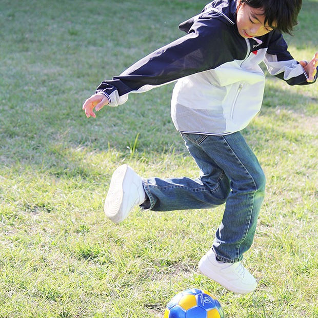 子どもの日焼け対策は着るだけ! サンブロックUVメッシュパーカー ネイビー×グレー