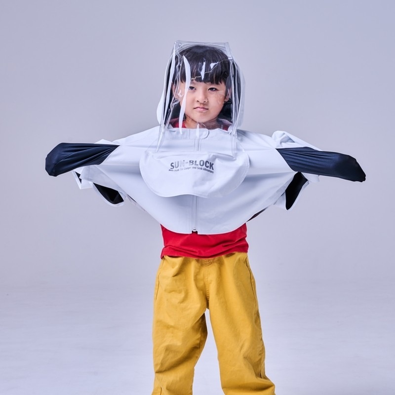 Fully shielded UV-cut cape for children with air conditioning fan