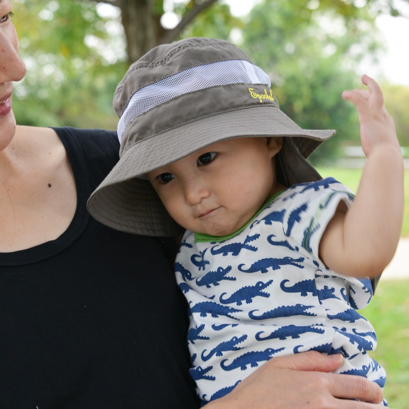 汗かきのお子様にもおすすめ　超軽量エアスルーＵＶハット　ドット　UVカット帽子　子供用