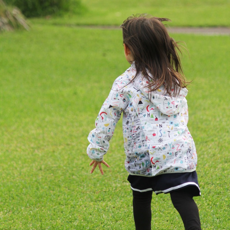 【子供用】　サンブロックＵＶメッシュパーカー　アルファベット　紫外線対策　