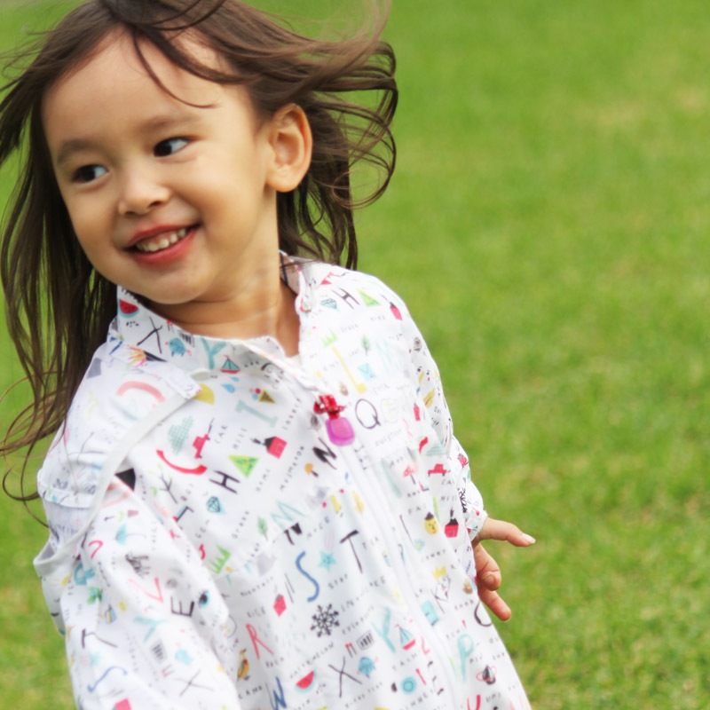 【子供用】　サンブロックＵＶメッシュパーカー　アルファベット　紫外線対策　