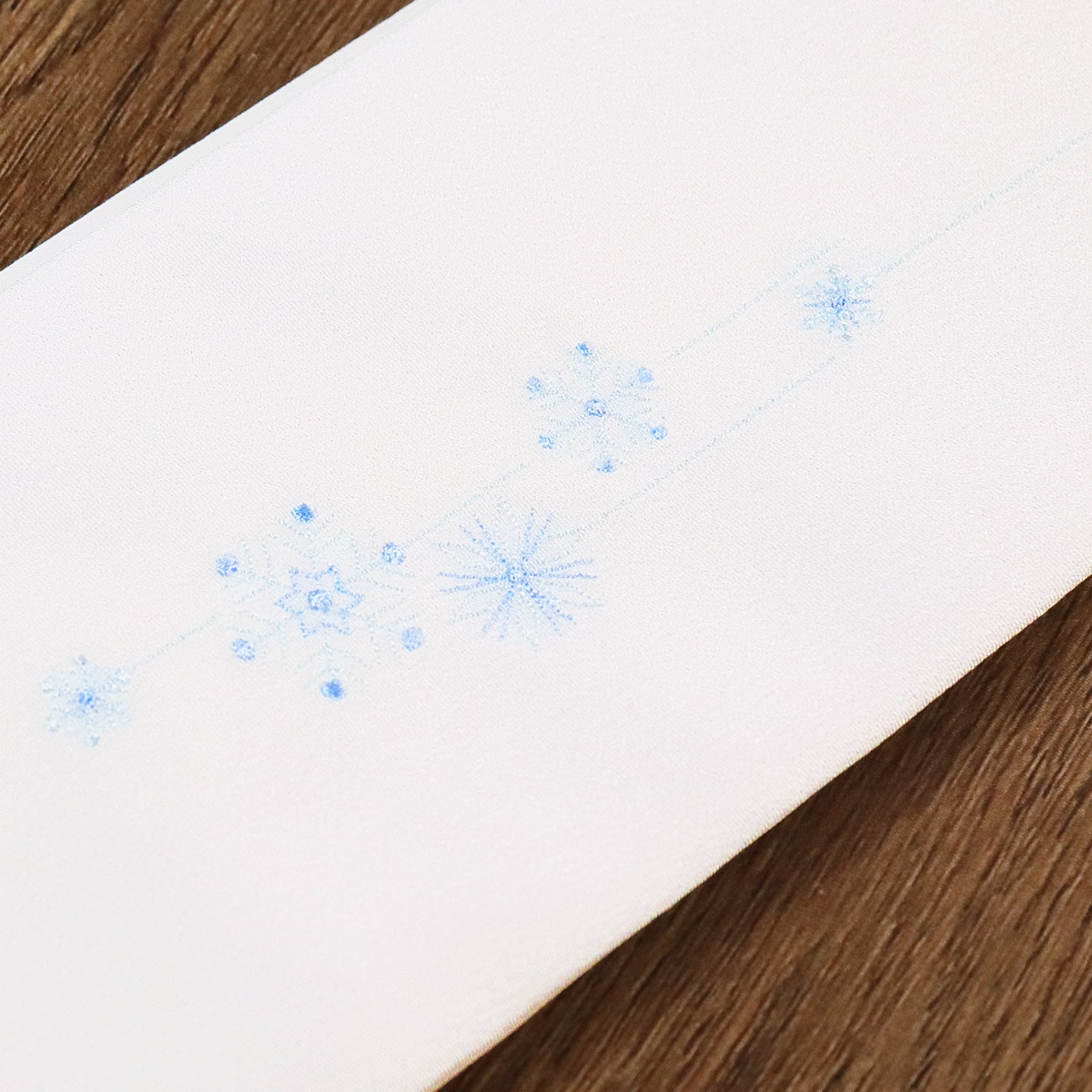 き楽っく　替え襟　両側ホワイト雪の結晶刺繍　未使用 衿秀 公式 き楽っく 替え衿 替衿 かええり 刺繍 ワンポイント 雪 雪の