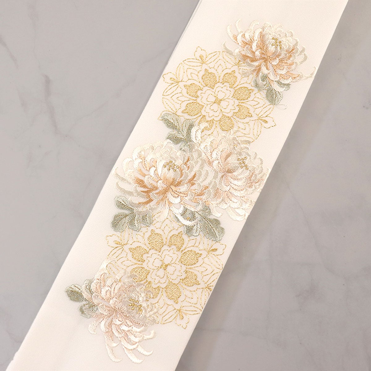衿秀 公式 き楽っく 替え衿 刺繍 菊と華紋 花 暖色系 黄 橙 白地