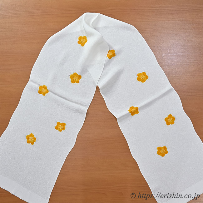 帯揚げ(絞り輪出し/練色に金柑色・縮緬)