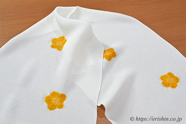 帯揚げ(絞り輪出し/練色に金柑色・縮緬)