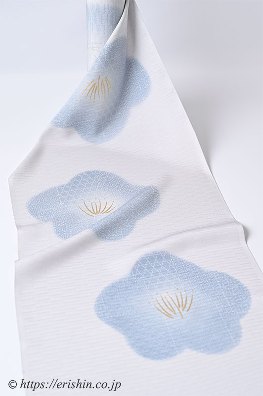 小紋(大椿/空色鼠に薄藍色の椿)「着物と帯・呉服えり新」